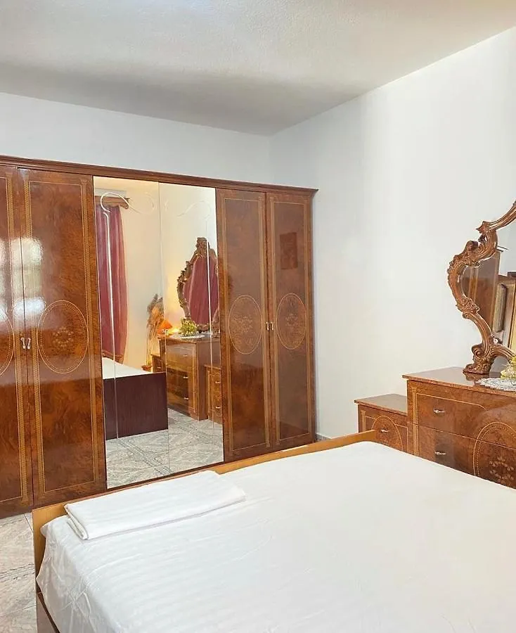 Roeli'S Guest House Pogradec Albania